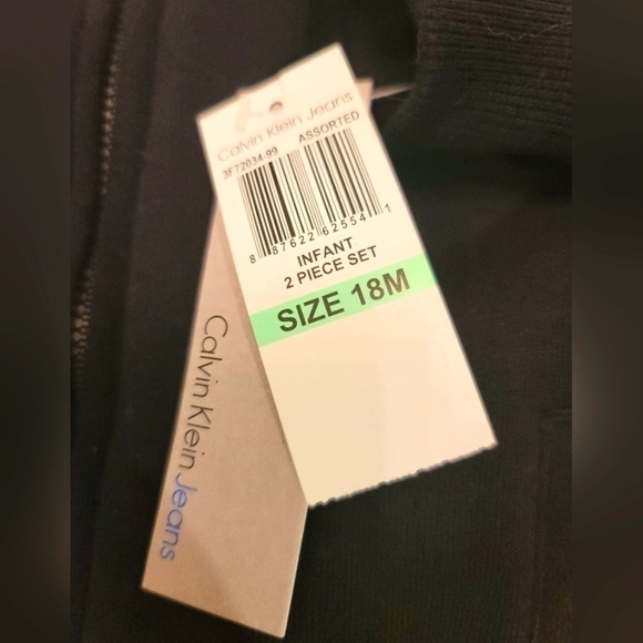 Calvin Klein jogging suit  NWT - Picture 11 of 11